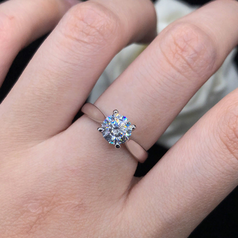 Modern Moissanite Ring för moderna kvinnan