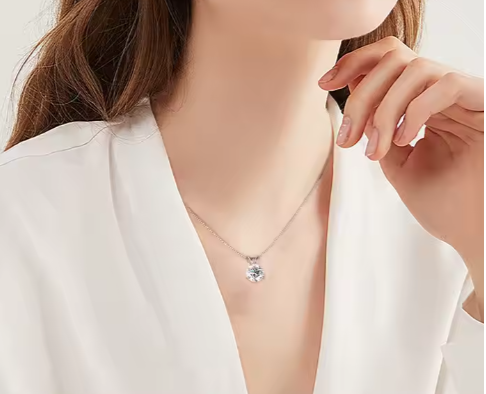 Lyxigt Moissanite "Varda" Halsband 2 ct sten – 8 mm Brilliant-cut | 925 Sterling Silver