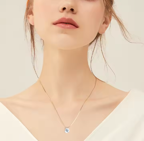 Lyxigt Moissanite "Varda" Halsband 2 ct sten – 8 mm Brilliant-cut | 925 Sterling Silver