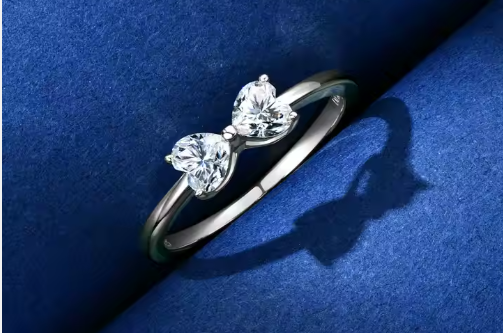Elegant Moissanite-ring i 925 Sterling Silver – “Butterflies Heart Shape”
